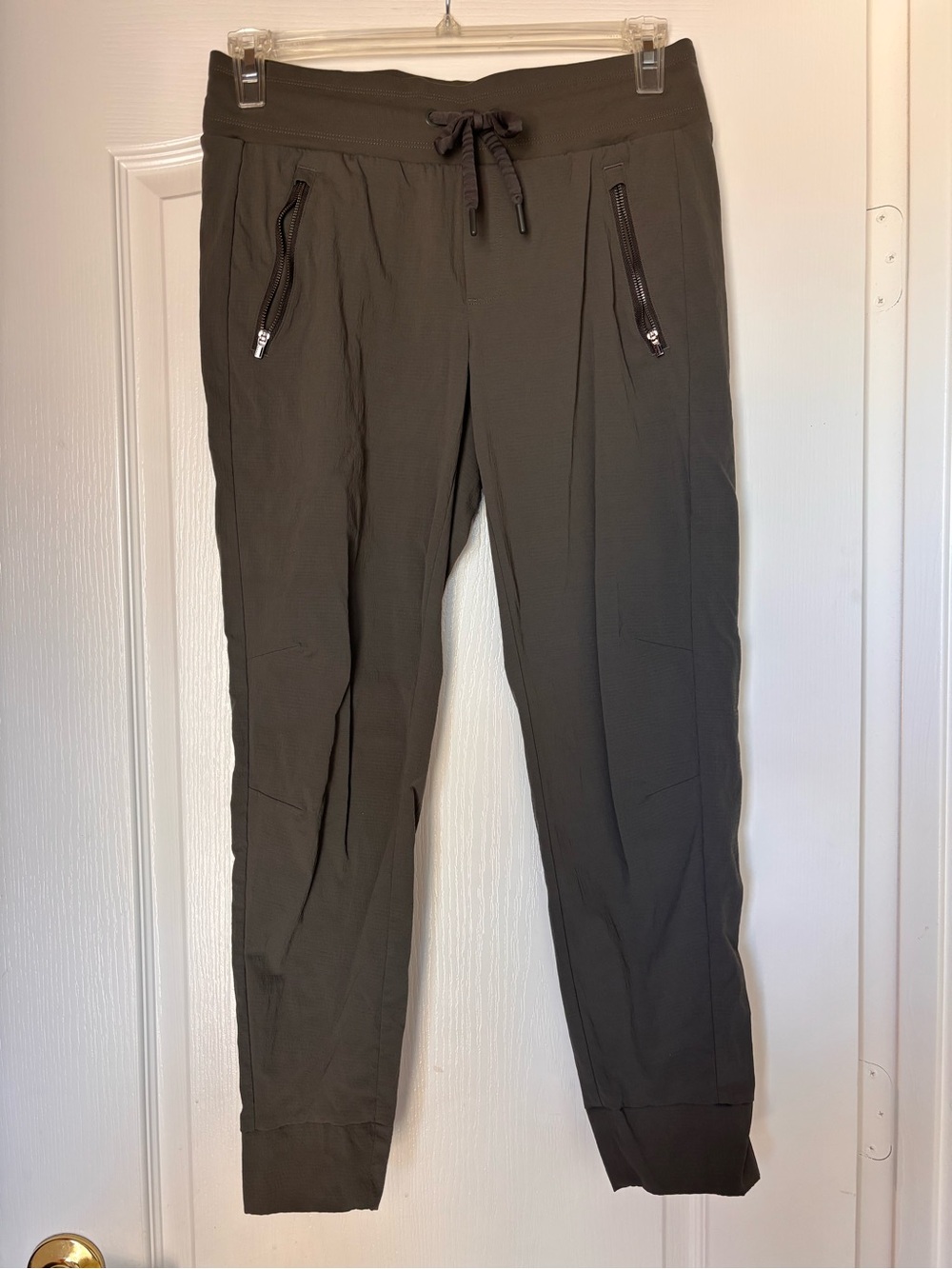 Athleta Trekkie North Jogger Pants Women size 8 Green Hiking Travel Activewear